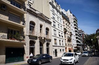 06 High End Shops On Av Alvear In Recoleta Buenos Aires.jpg